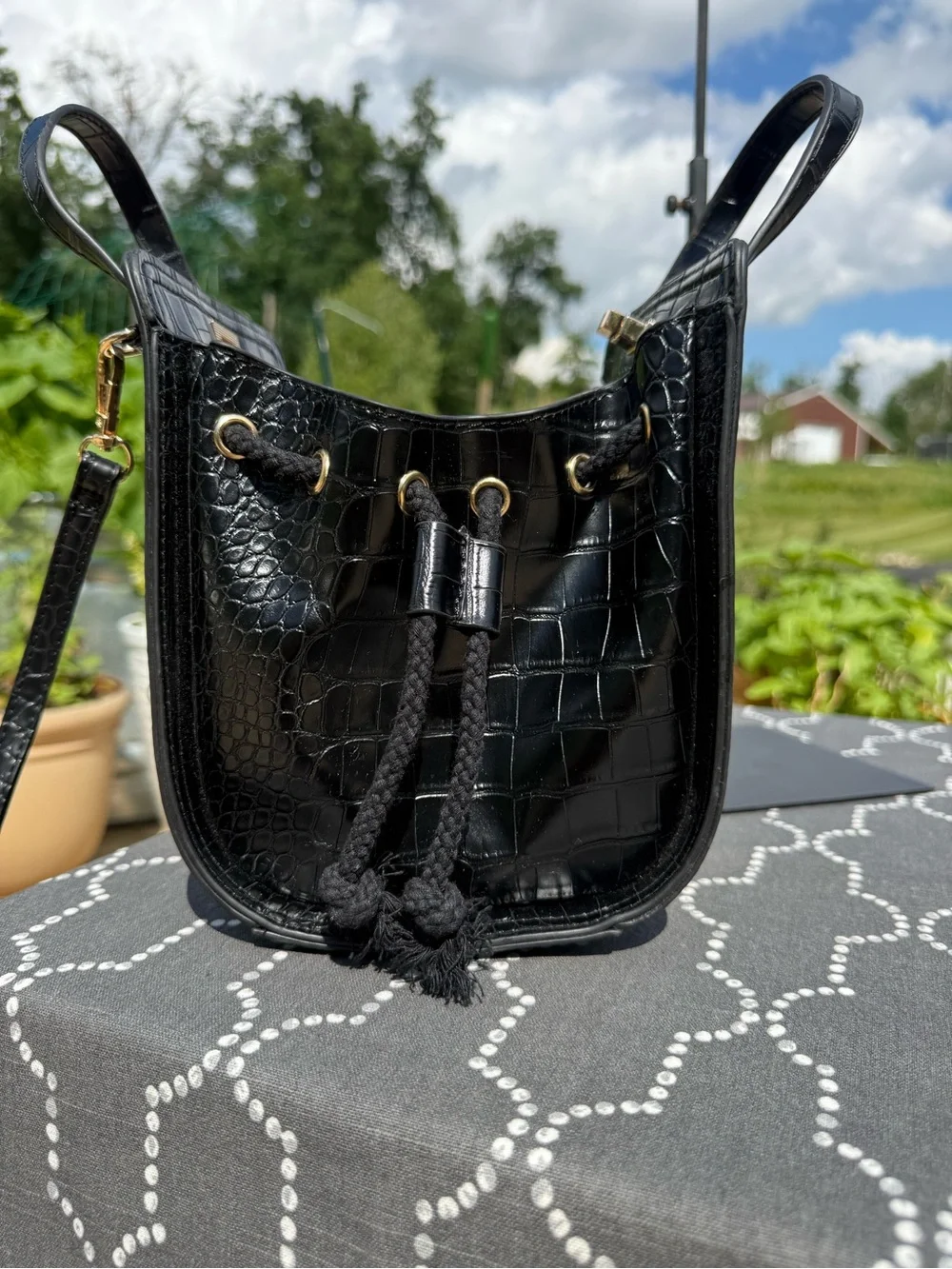 Croc-Embossed Mini Satchel With Sunglasses Face & Earrings - Picture 4 of 9